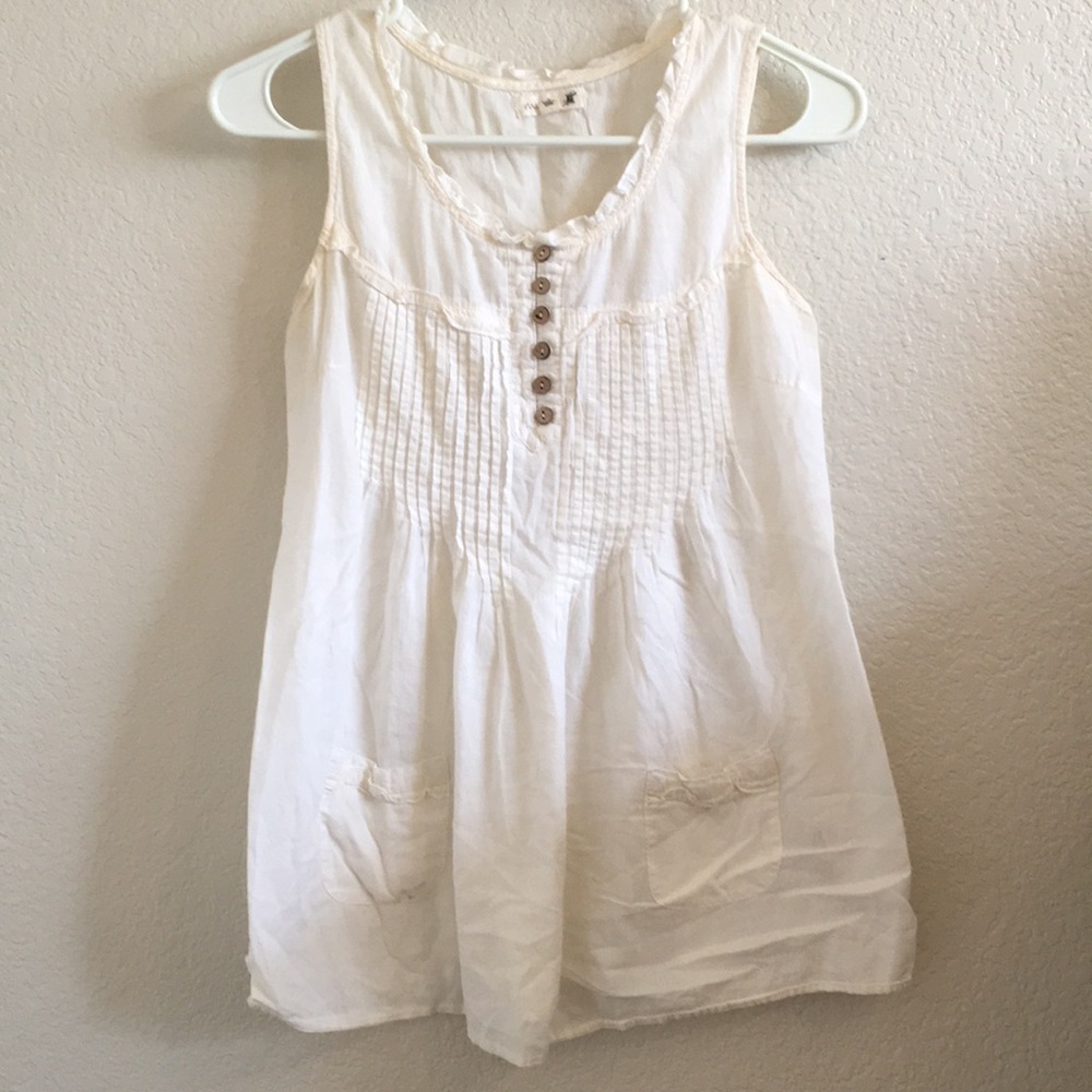Very cute cream top